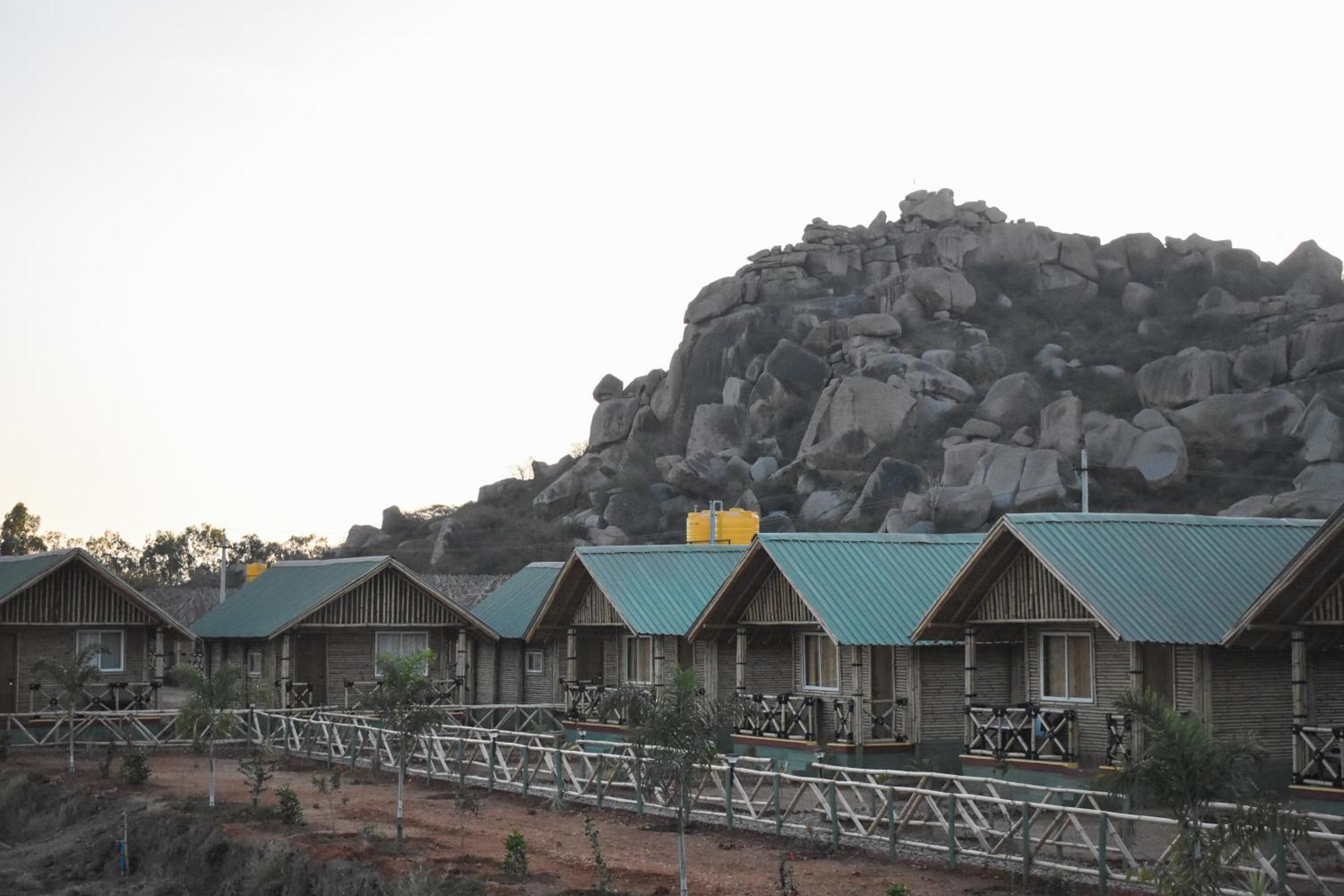 Mowgli'S Cafe Hampi & Guest House Exterior photo