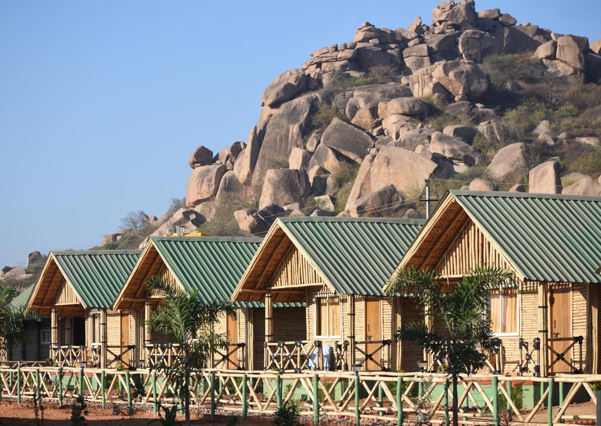 Mowgli'S Cafe Hampi & Guest House Exterior photo