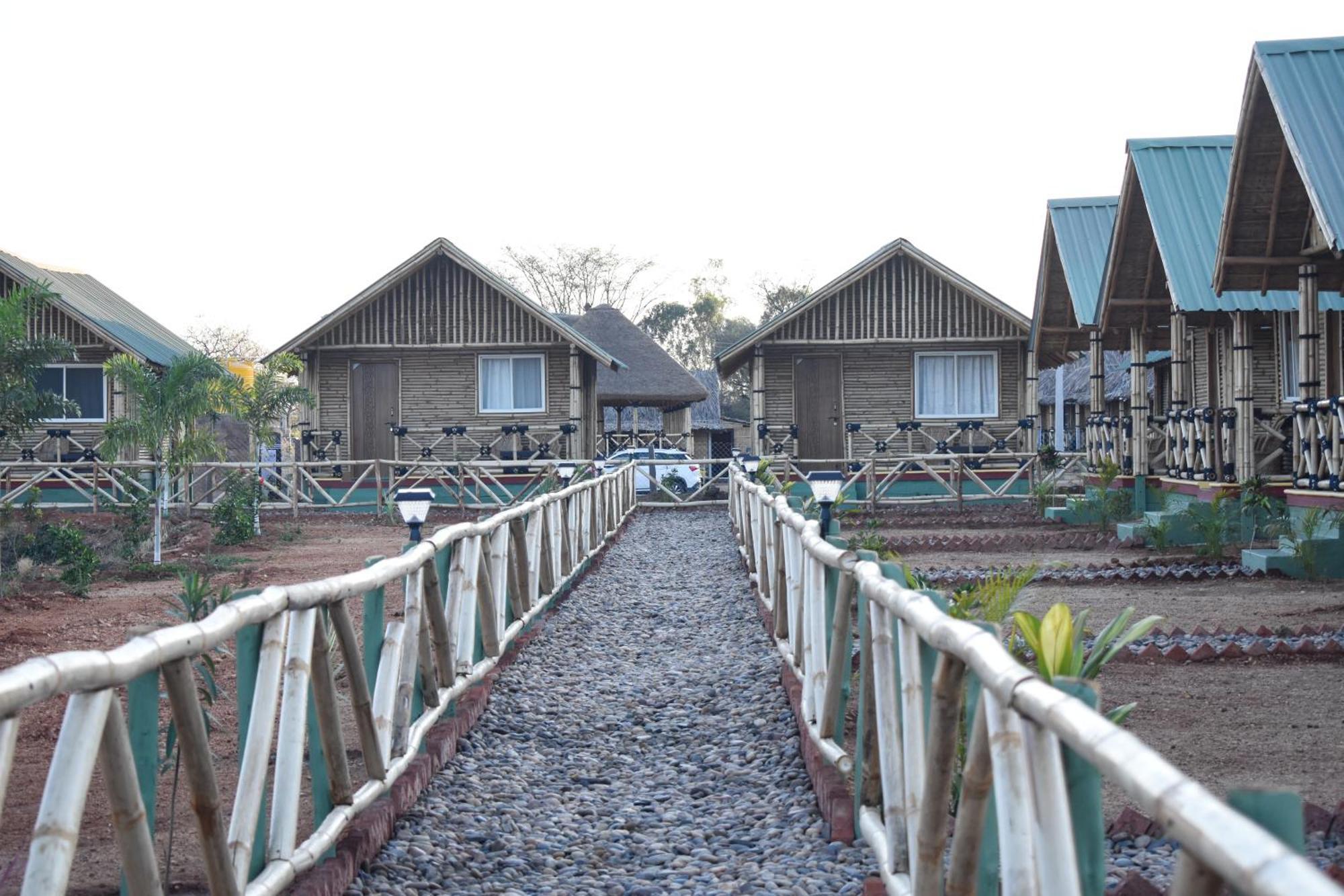 Mowgli'S Cafe Hampi & Guest House Exterior photo