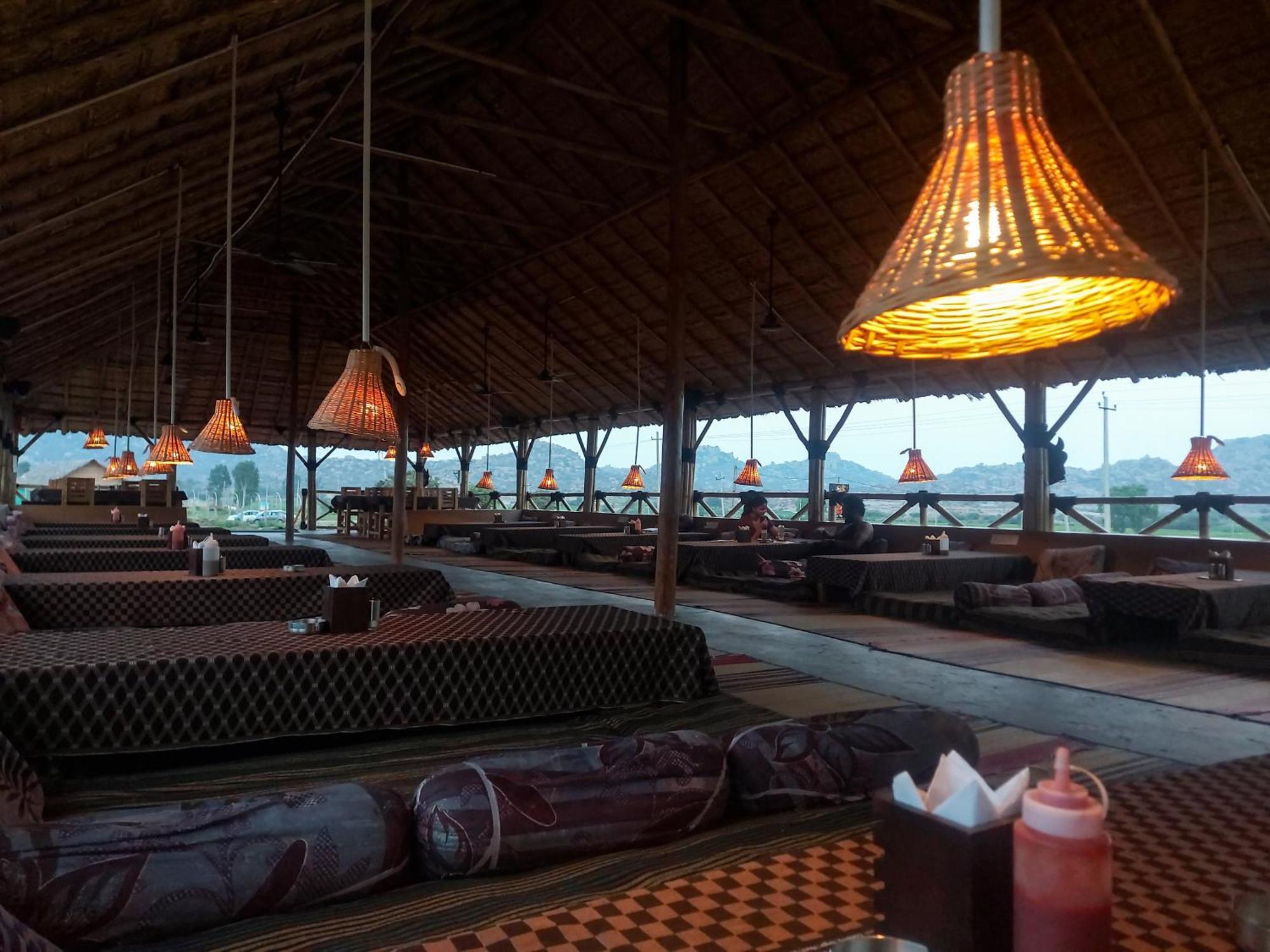 Mowgli'S Cafe Hampi & Guest House Exterior photo