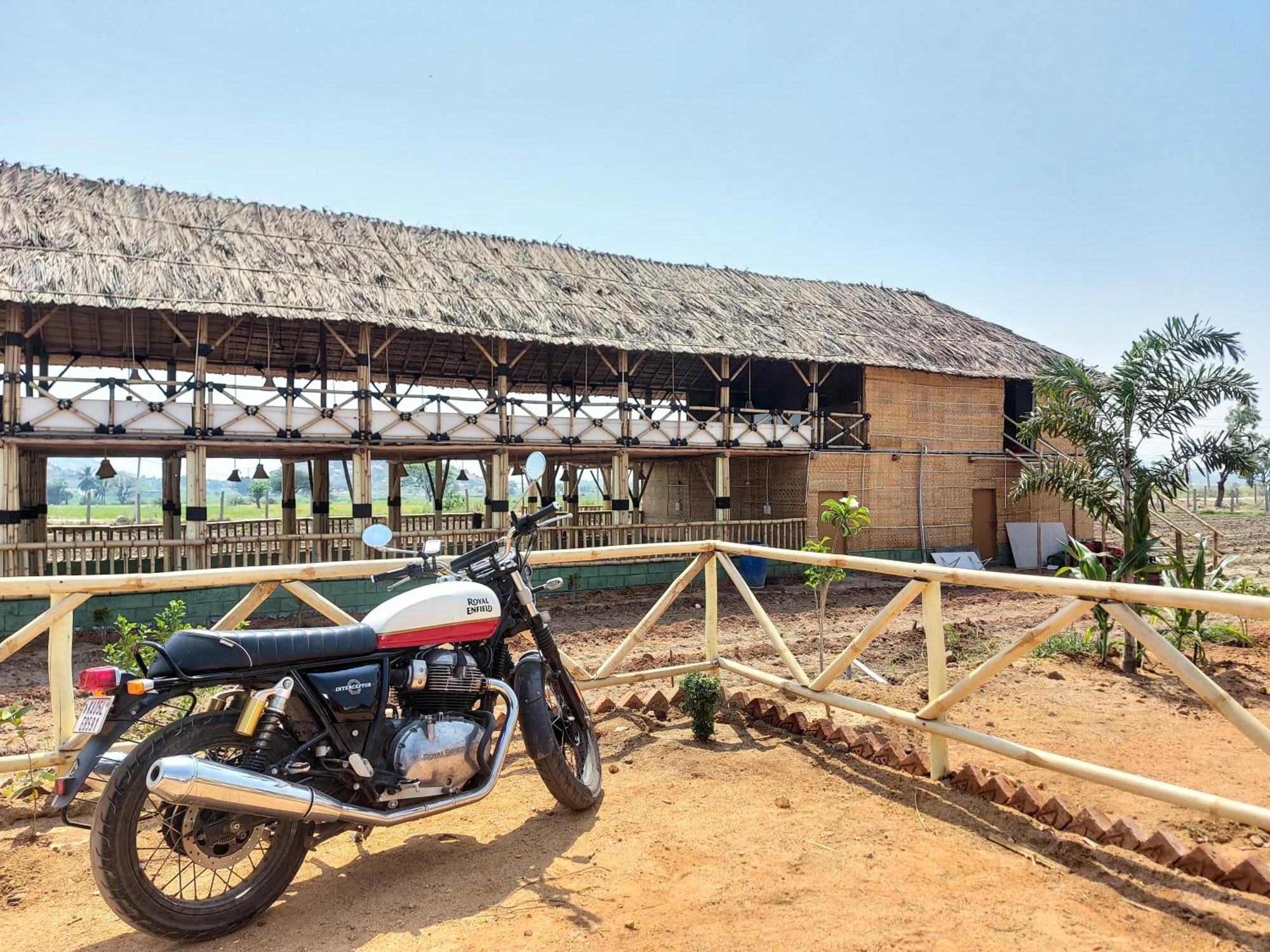Mowgli'S Cafe Hampi & Guest House Exterior photo