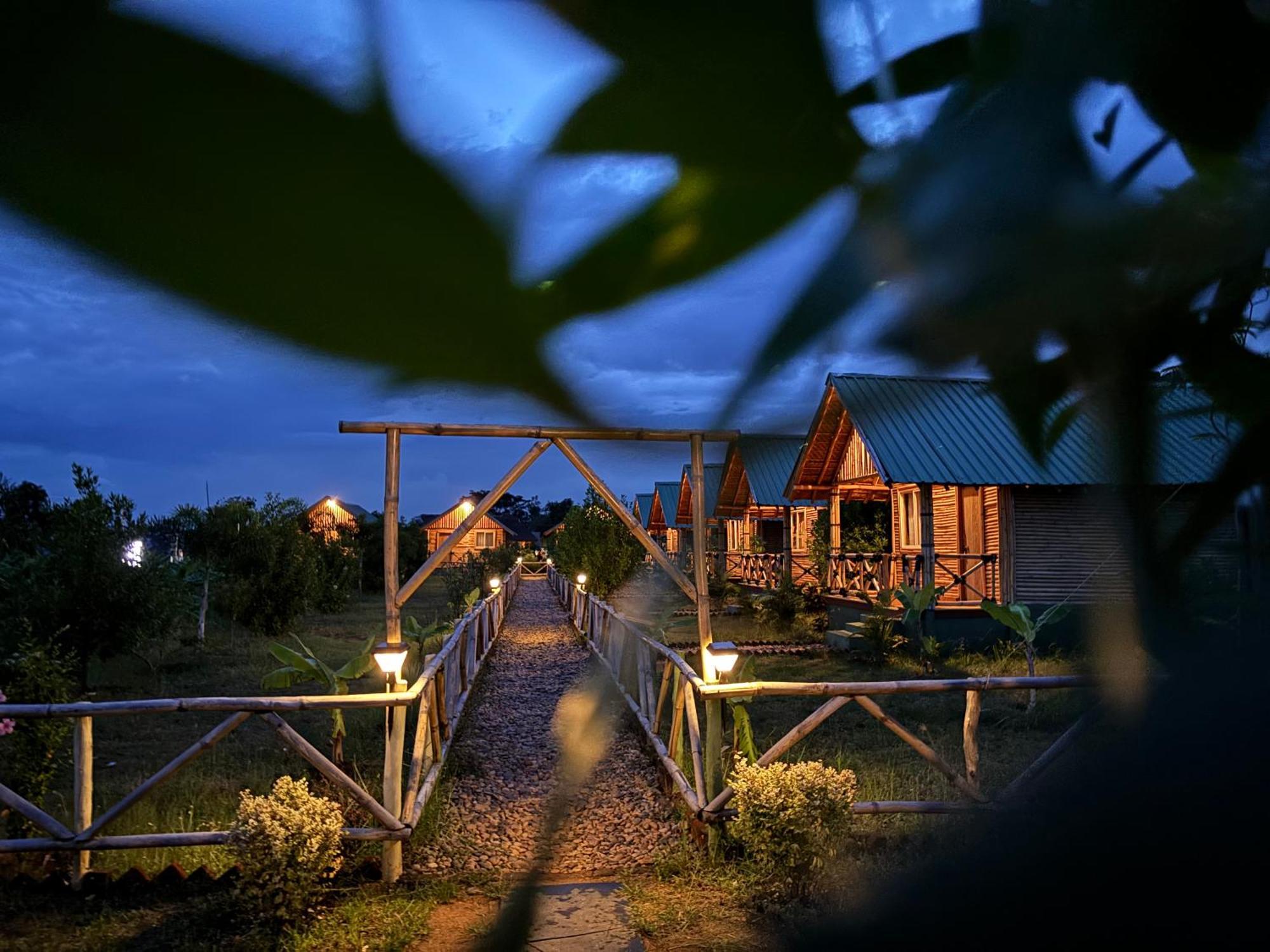 Mowgli'S Cafe Hampi & Guest House Exterior photo