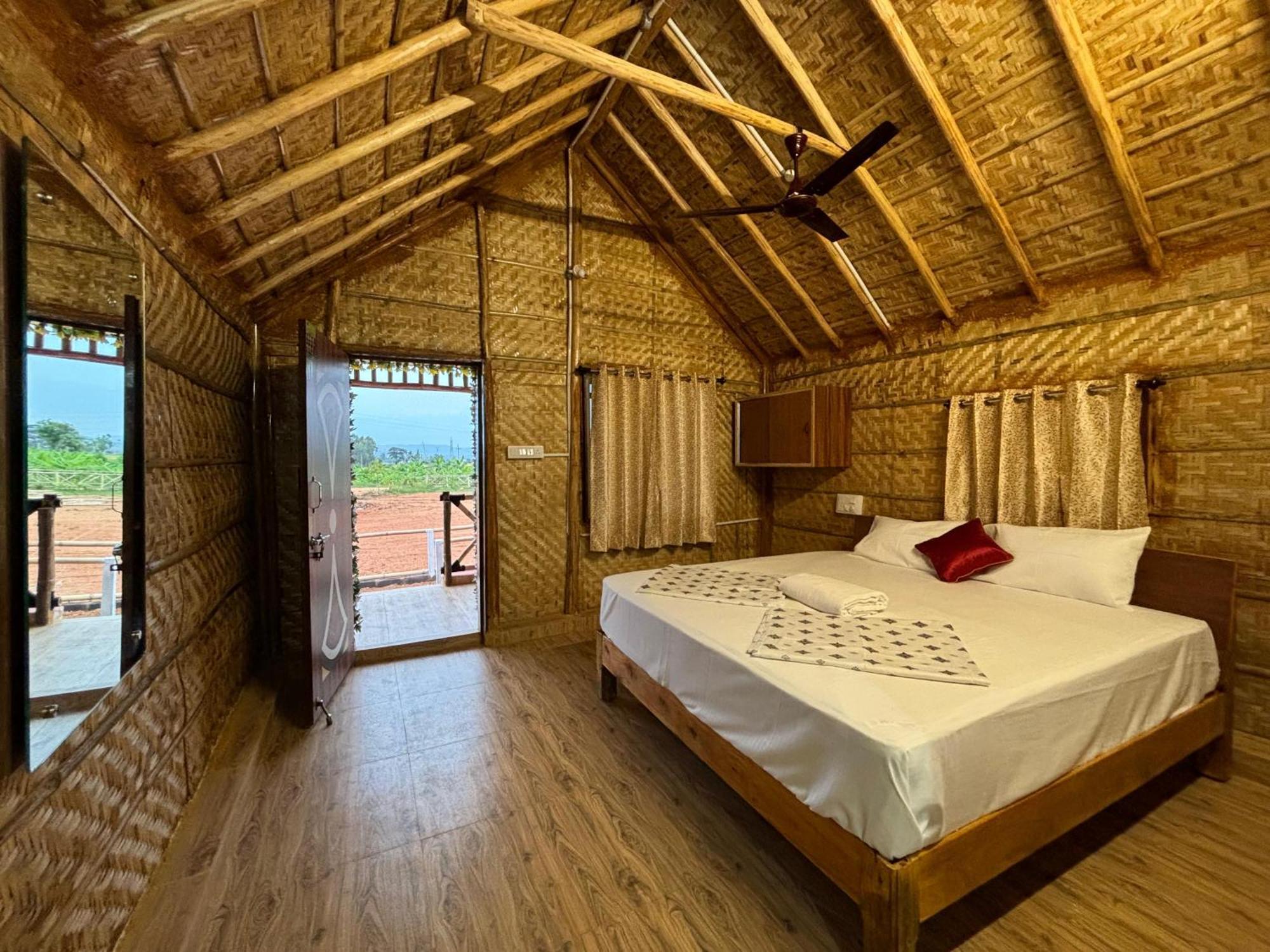 Mowgli'S Cafe Hampi & Guest House Exterior photo